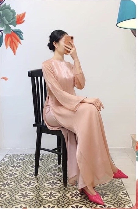 Áo dài cách tân tơ mềm mịn không ngứa màu hồng sen đậm tay loe cổ tròn phối nơ