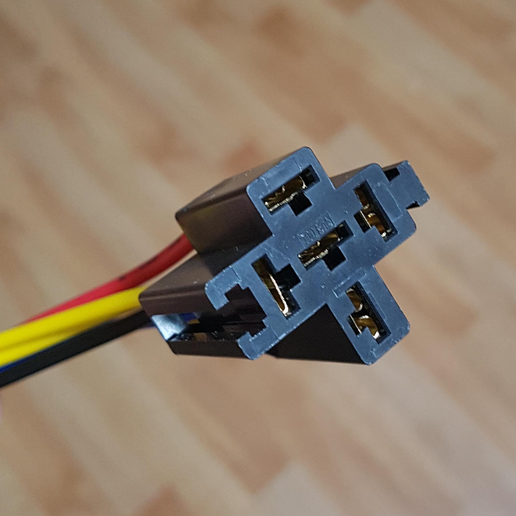 Rơ le trung gian 5 chân 12V-40A có cả đế cắm dây