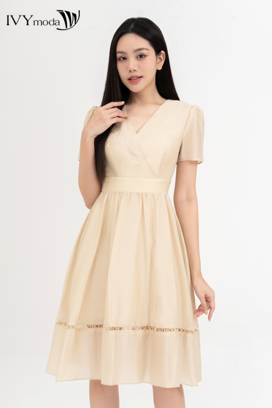 Đầm lụa xòe cổ v ivy moda ms 48m6598