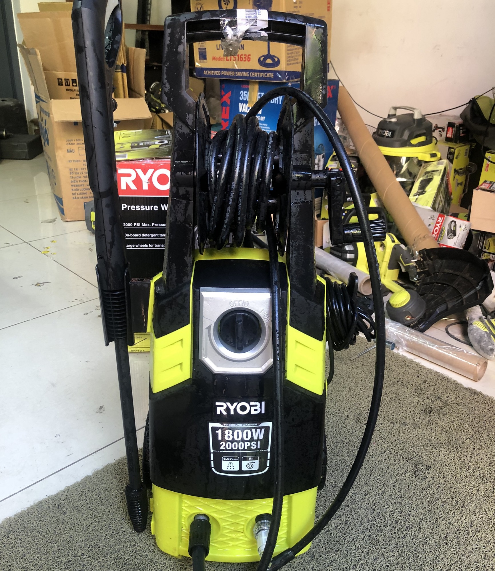 MÁY RỬA XE RYOBI 2000PSI RPW140SC (Không chổi chà sàn)