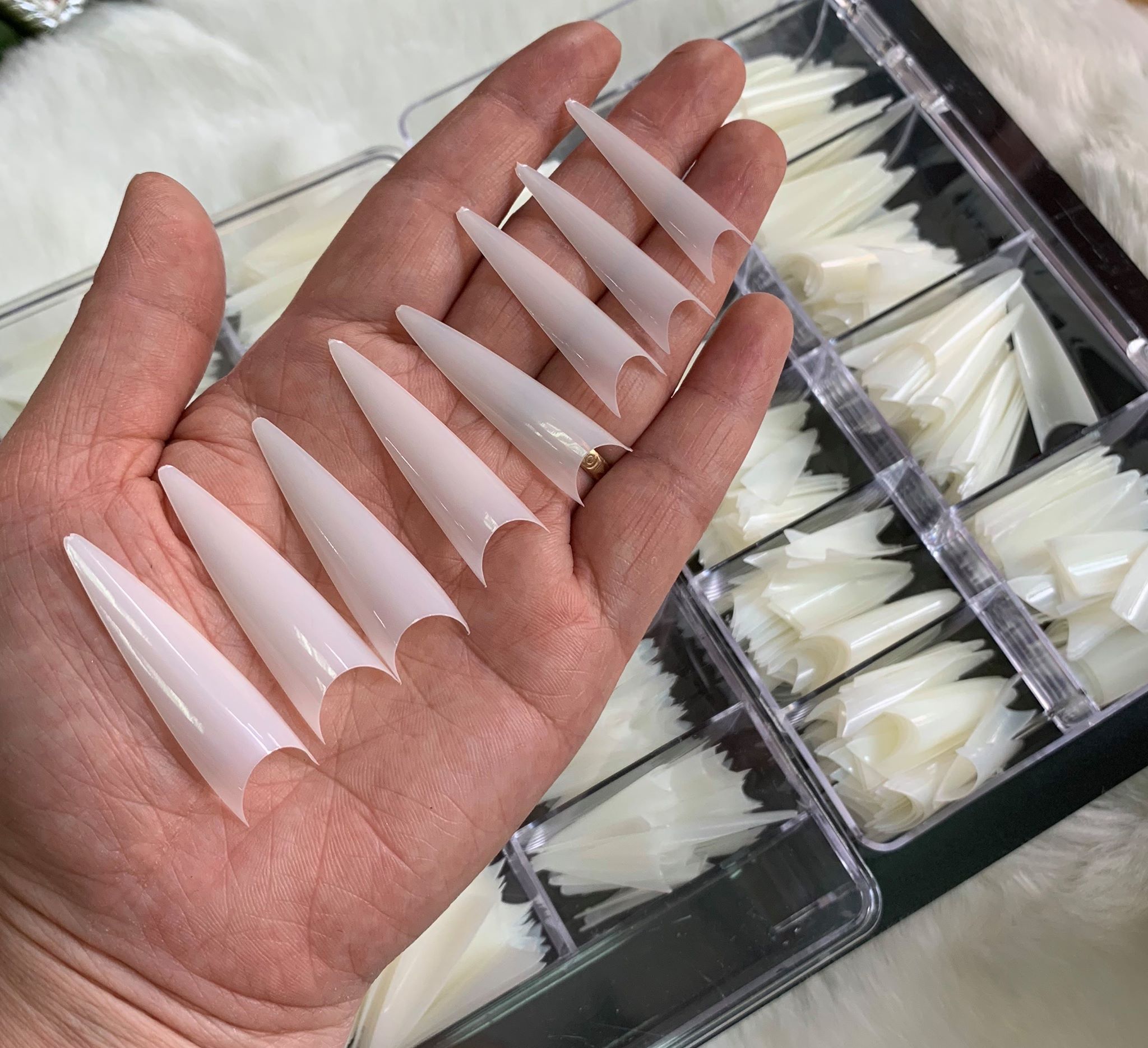 Móng nối típ nhọn phom dài chuẩn đẹp