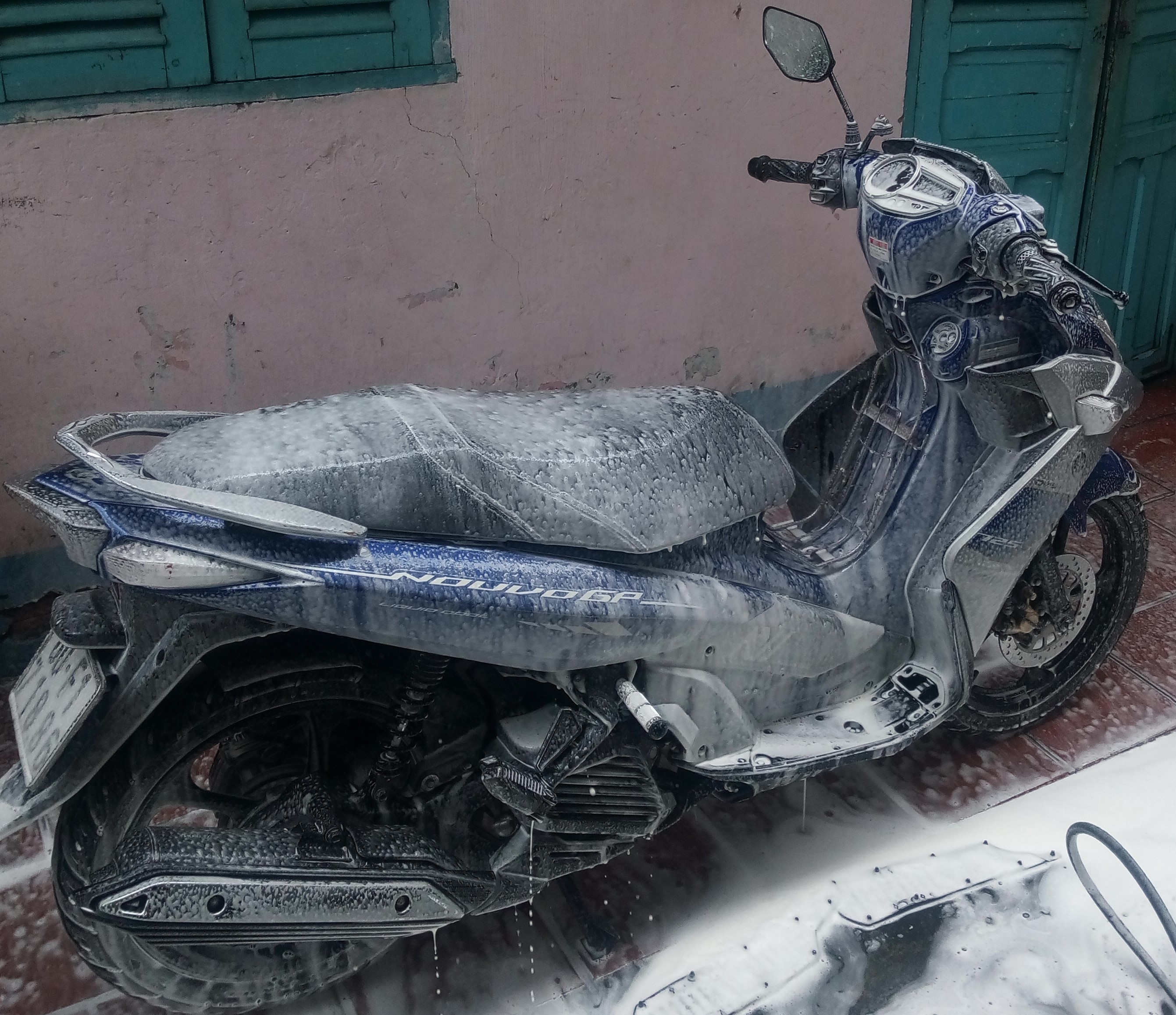 Nước rửa xe không chạm