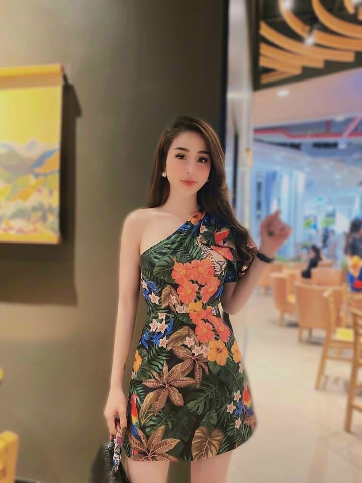 Đầm lệch vai kết nơ họa tiết hoa lá