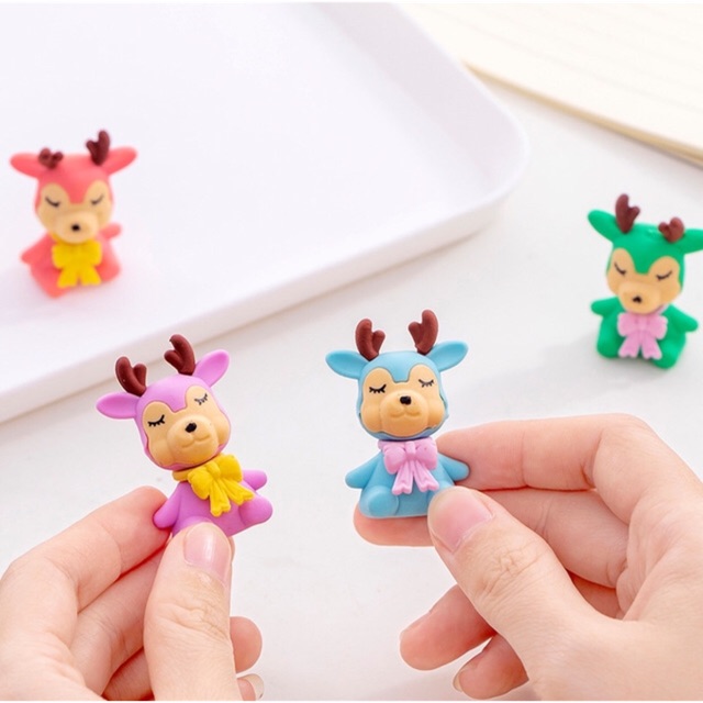 1 cái gôm tẩy chì tuần lộc