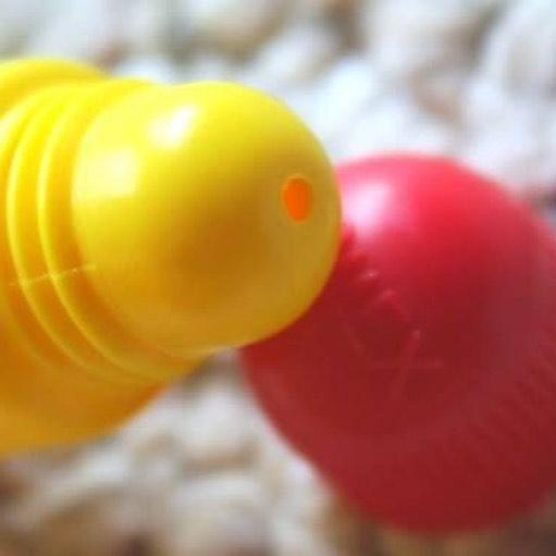 Son Dưỡng Môi Carmex Medicated Classic Lip Balm (Tuýp)