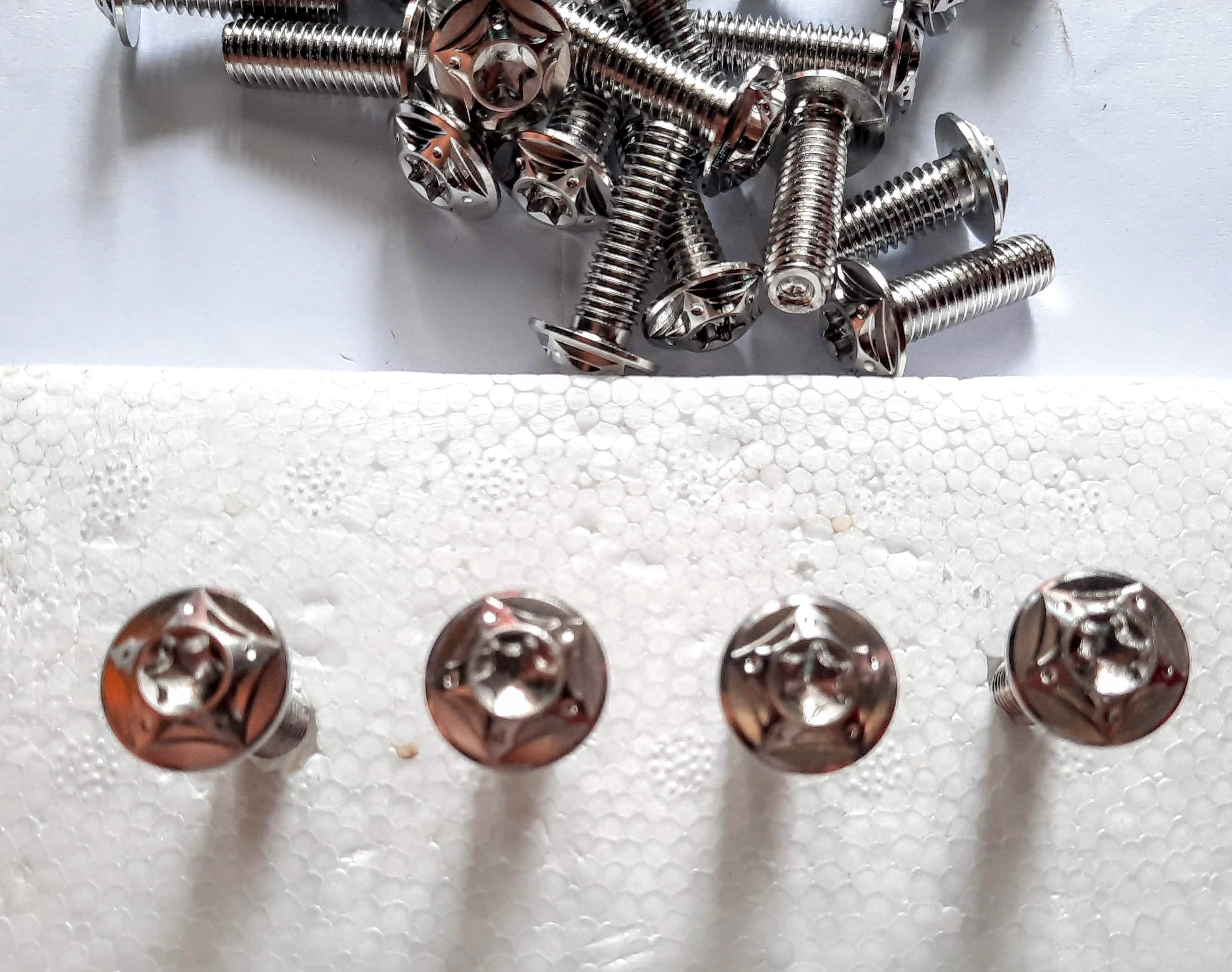 BỘ 4 CON ỐC ĐĨA SALAYA 8LY x 20mm