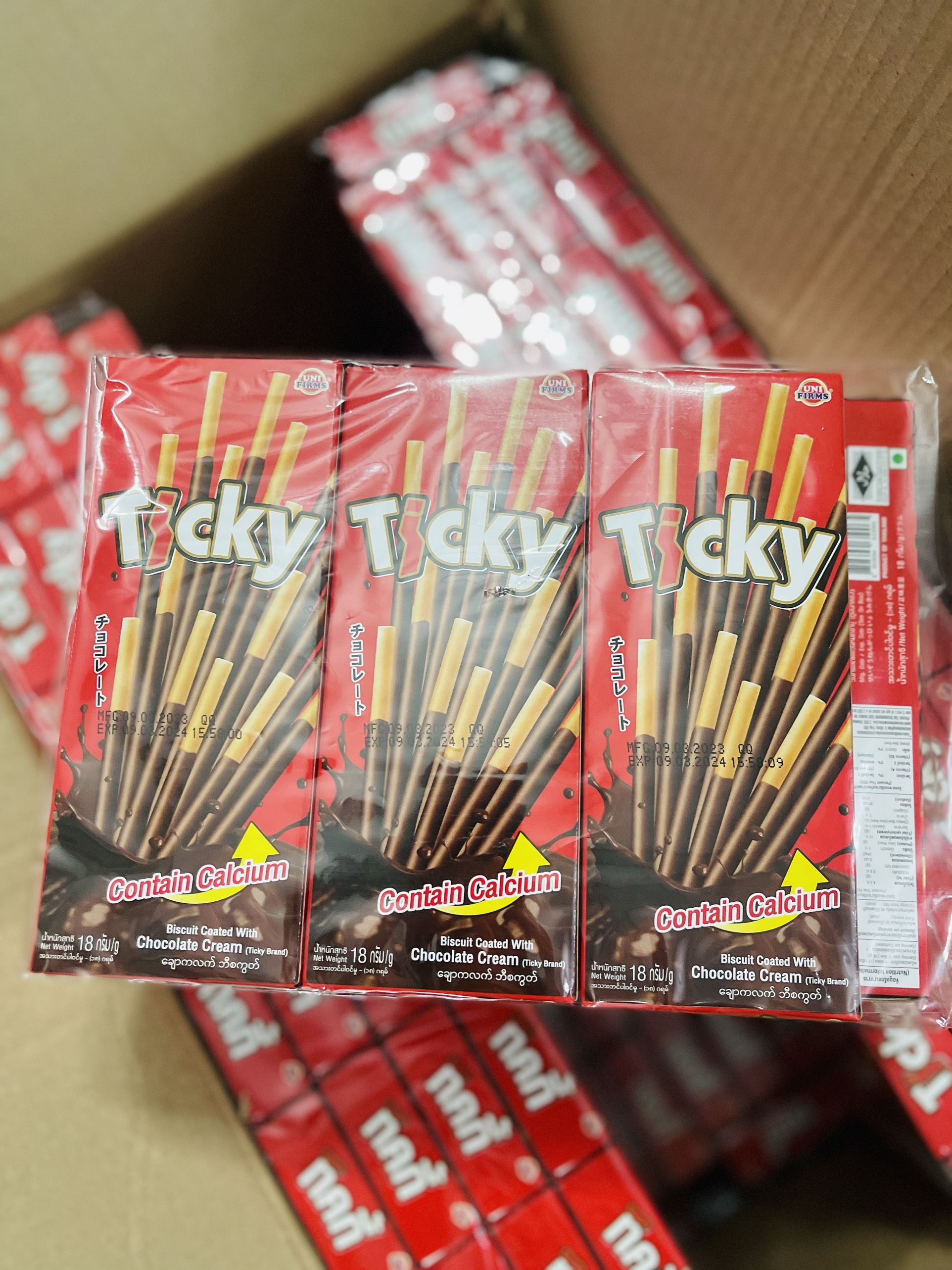 Bánh que ticky phủ kem thái lan lốc 12 hộp