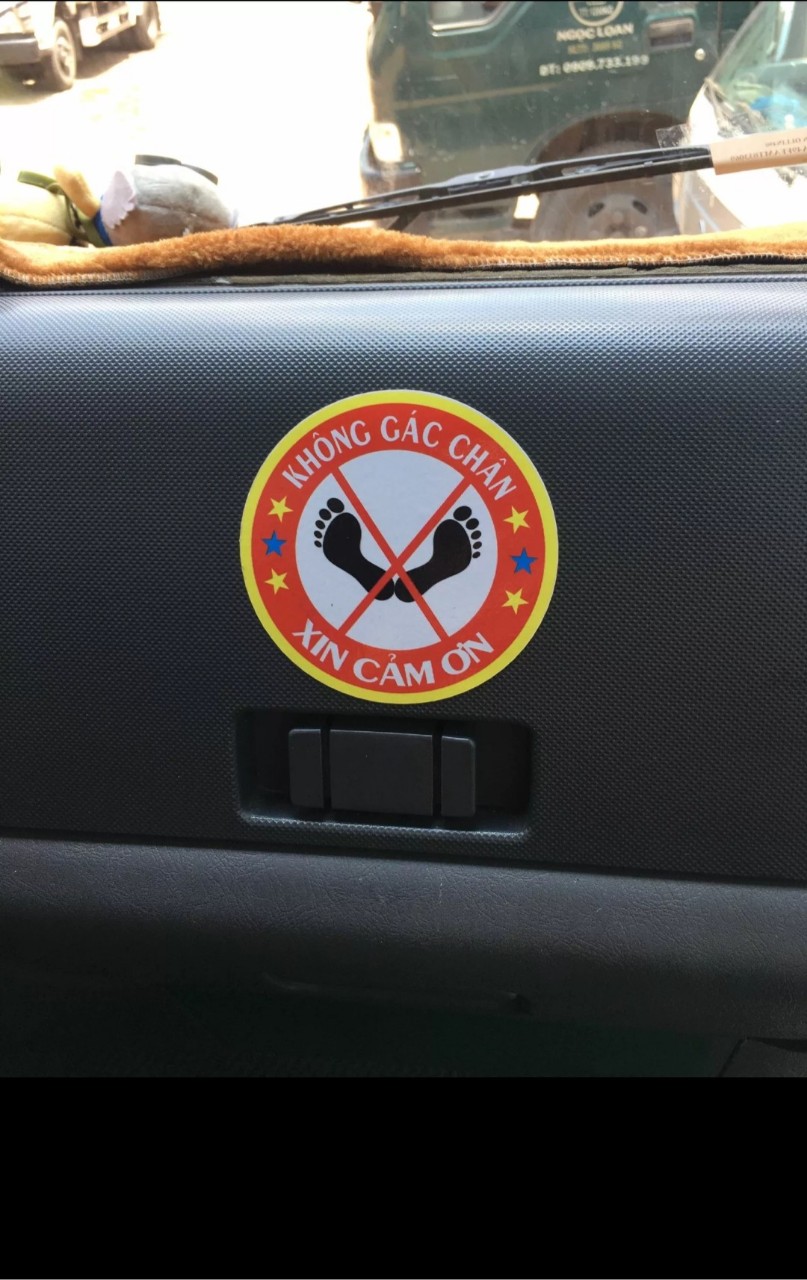 (Decal) Logo không gác chân dán xe ô tô (giá bán/ 1 tem)