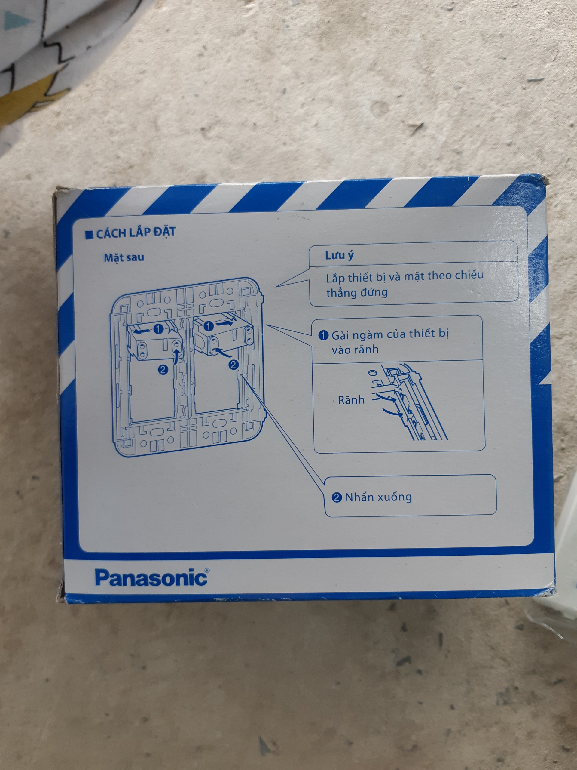 Mặt 4 thiết bị PANASONIC WZV 7844W