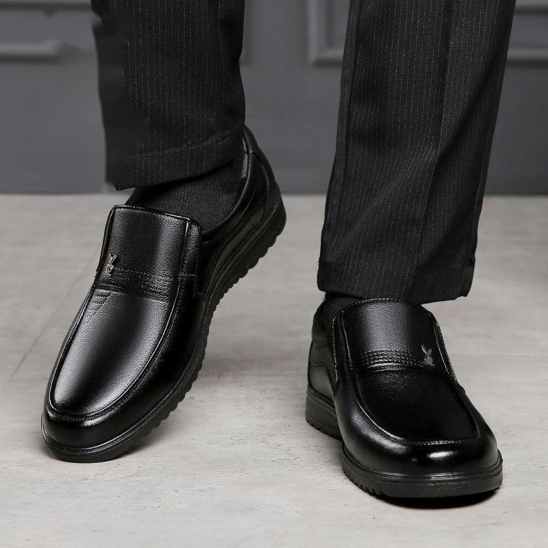 ViVi shoes Store 【Free Shipping Miễn phí vận chuyển】giay nam đẹp nhất 2023 Hàn Quốc của xu hướng giày công sở đế mềm chống trượt cho người trung niên và người cao tuổi giày tây nam