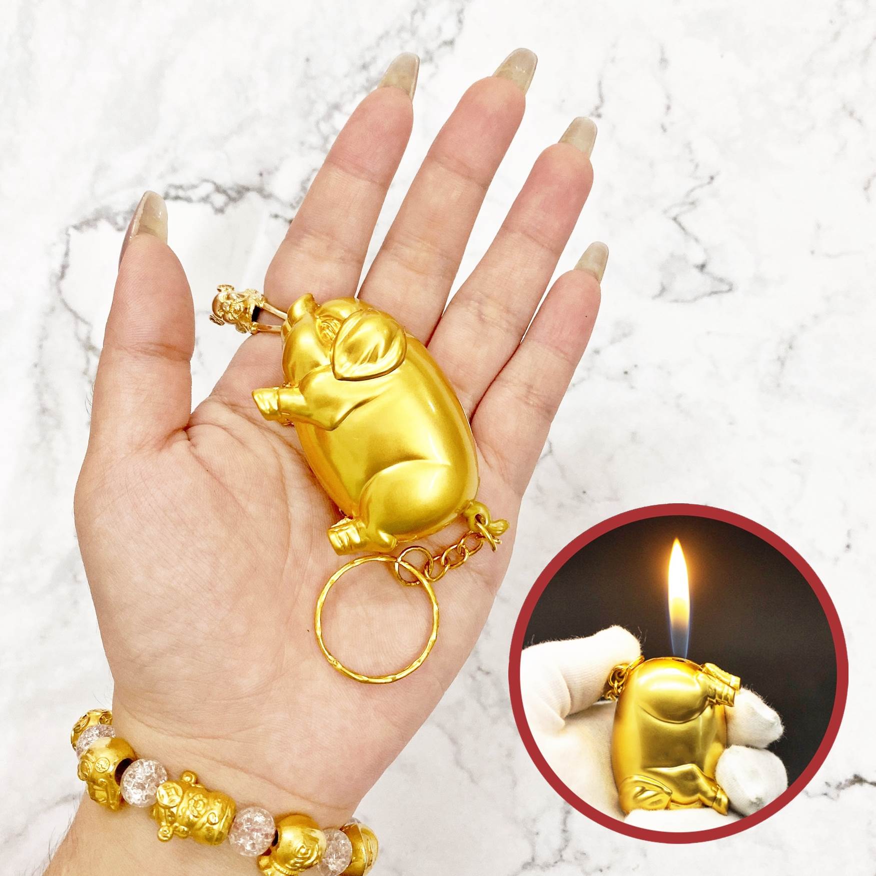 (BẬT LỬA ĐỘC LẠ) HỘT QUẸT KIÊM MÓC KHÓA HÌNH CON HEO VÀNG