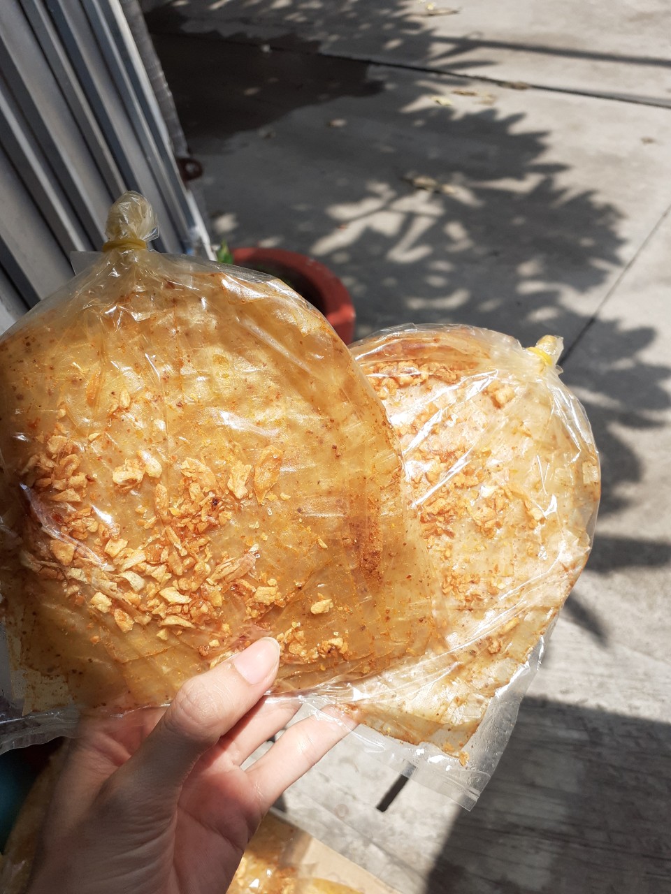 Bánh tráng trộn muối tỏi - combo 5 bịch