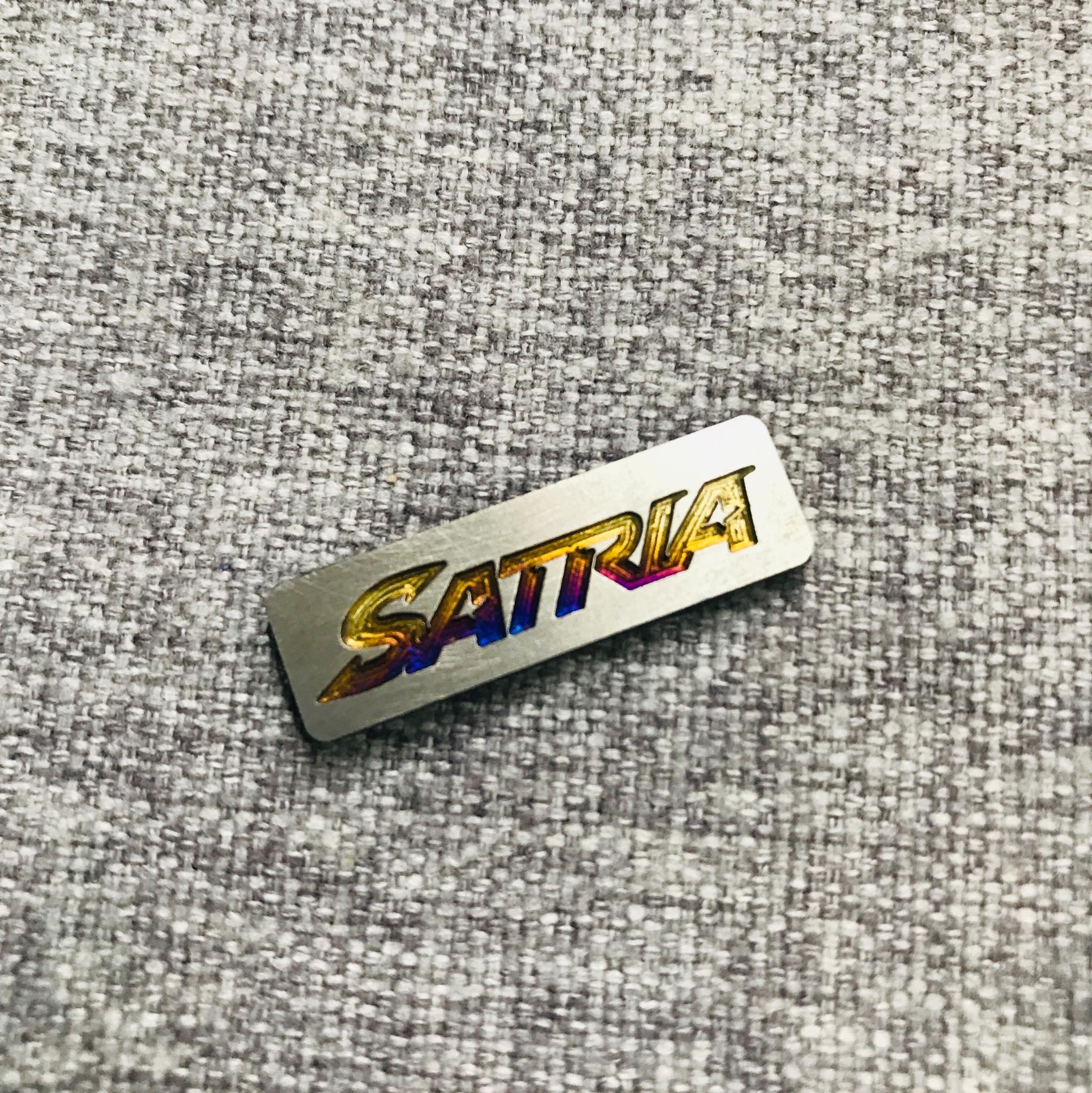 TEM DÁN TRANG TRÍ XE,DÁN XE TITAN LOGO CHỮ XE SATRIA (ĐẲNG CẤP DÂN CHƠI XE)