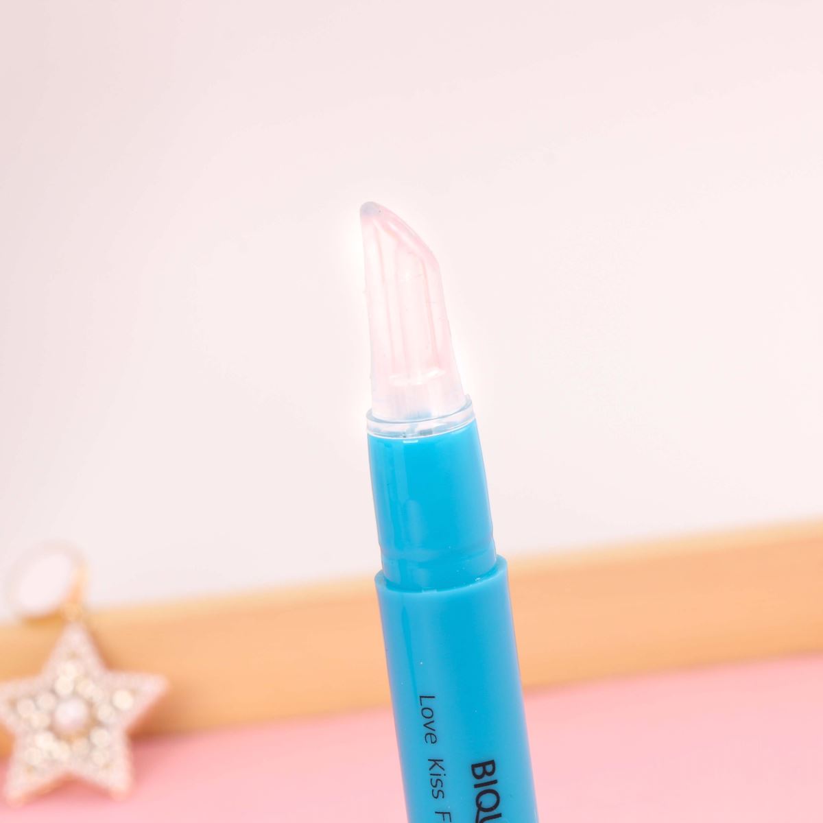 Gel khóa son môi thần thánh