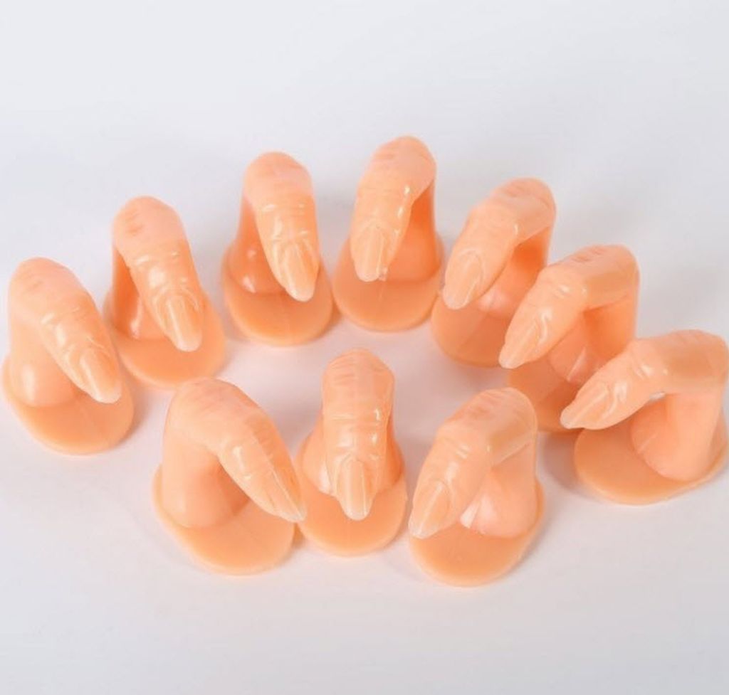 Ngón tay giả học vẽ móng