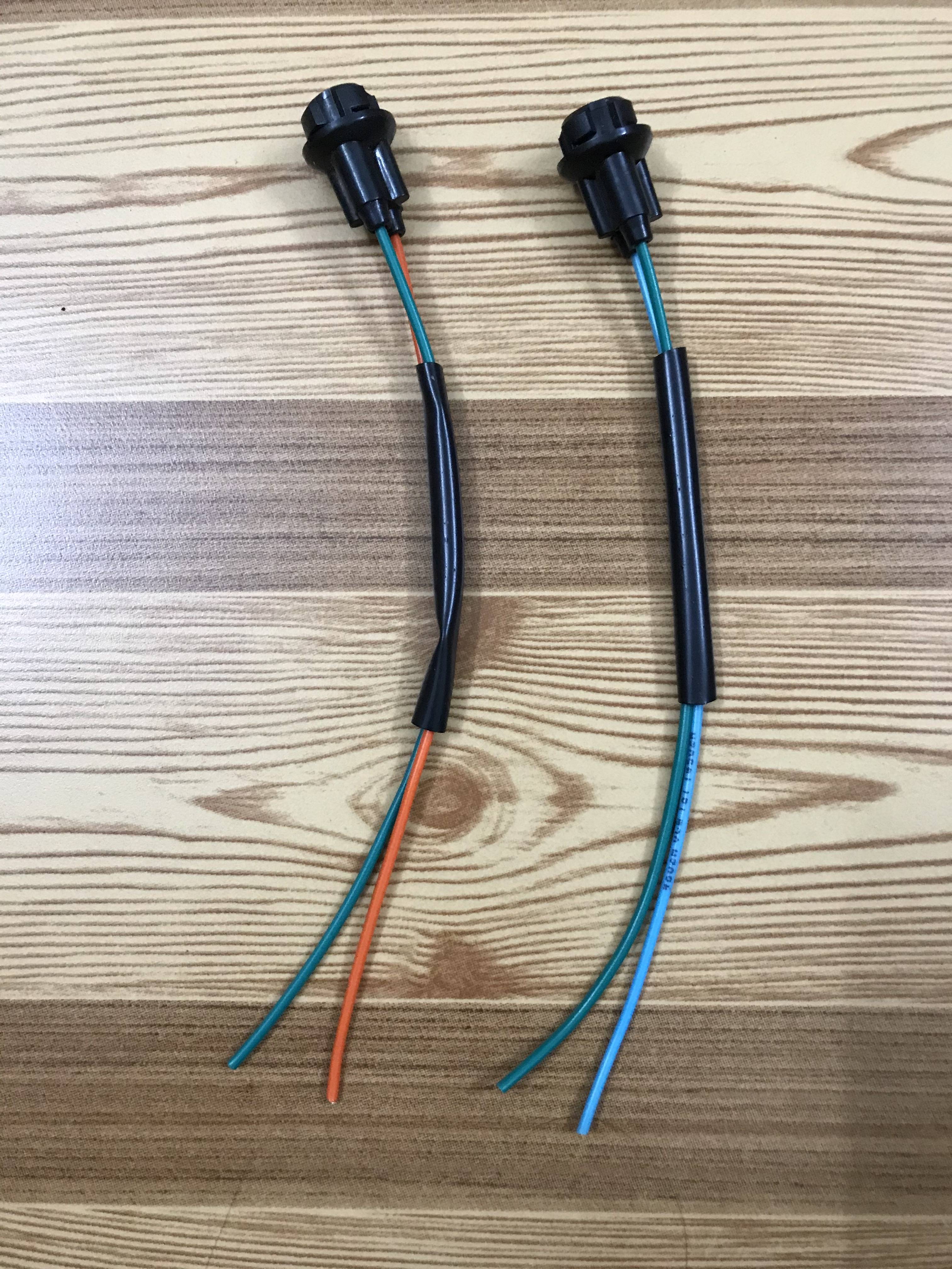 [HCM]Đuôi giắc cắm đen đèn demi xi nhan xe máy ô tô chuẩn T10 ( 1 cặp )