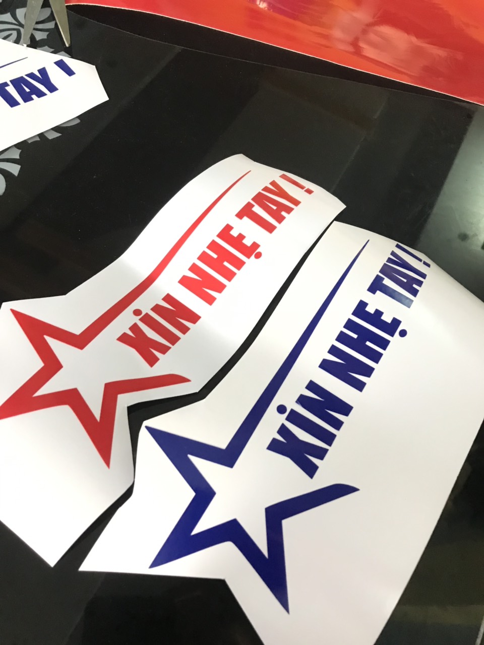 DECAL DÁN XIN NHẸ TAY HAI BÊN CÁNH CỬA XE - SIÊU BỀN,DỄ DÁN,GIÁ RẺ