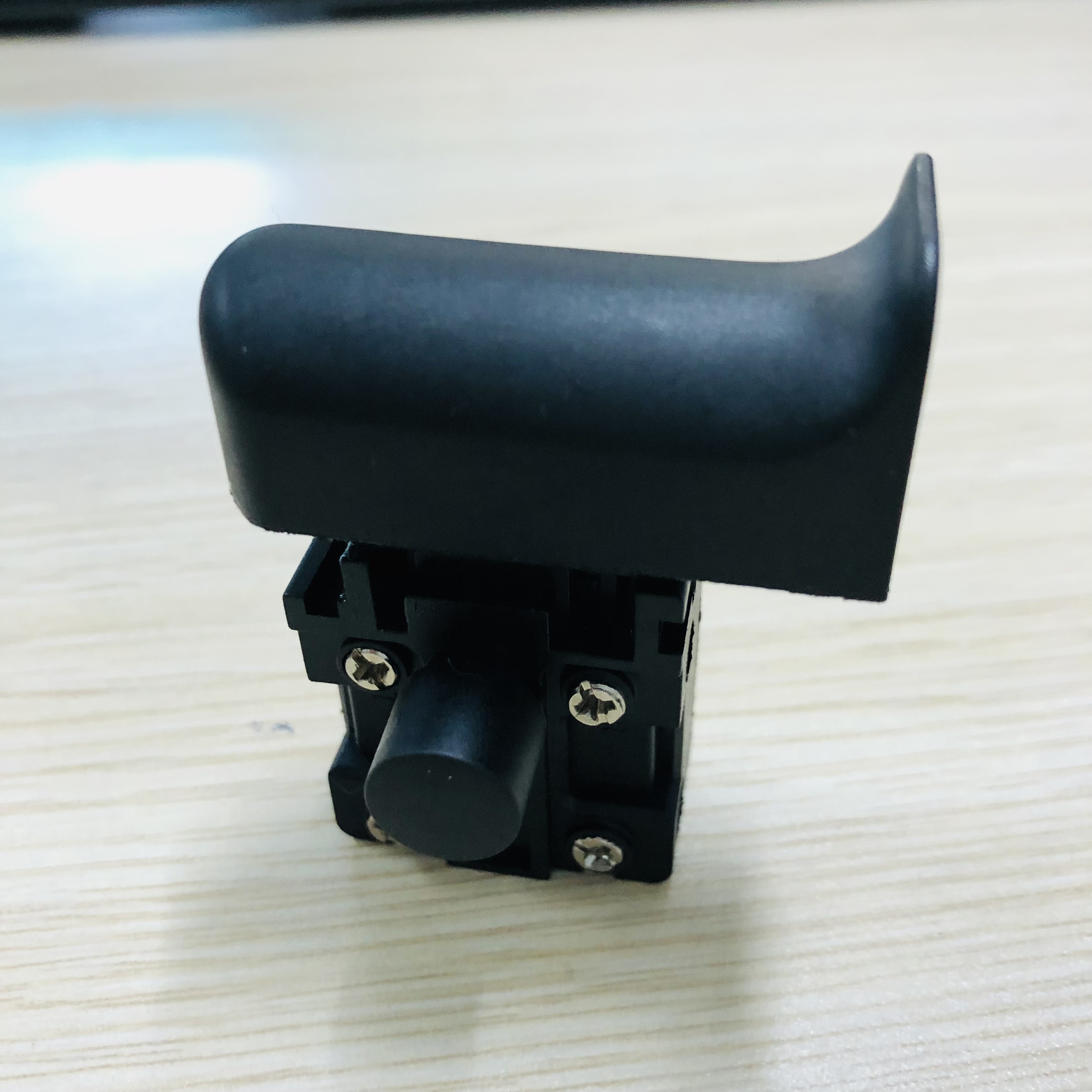 Công tắc máy chà nhám tường kiểu bóp M8-10/2D