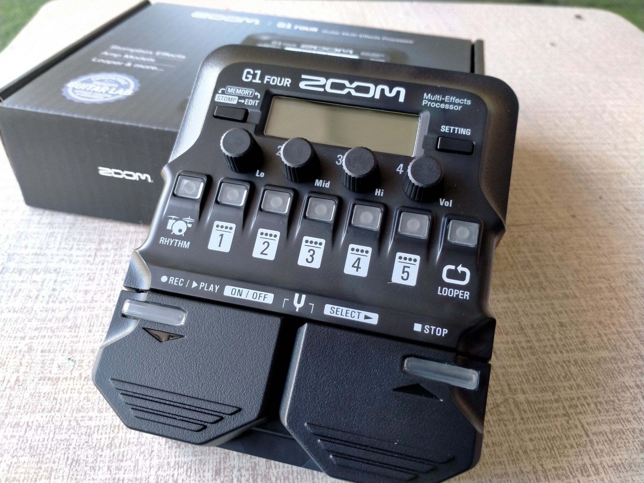Phơ cho guitar - Zoom G1 four (Tặng bộ tiếng Tân nhạc và cổ nhạc)
