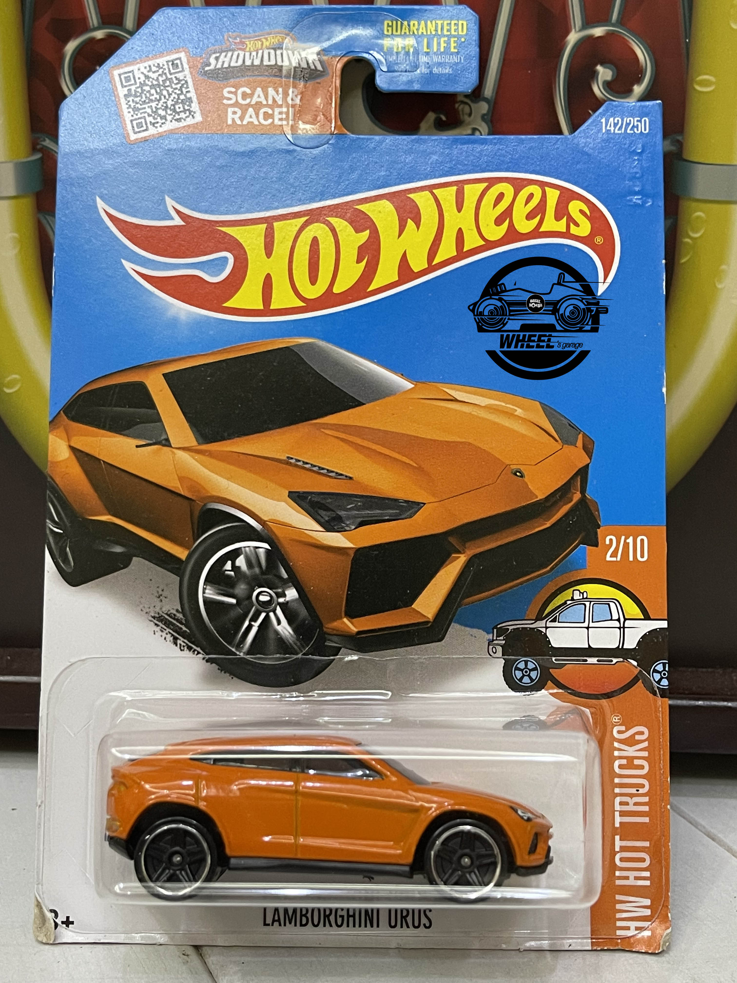Xe mô hình đồ chơi Hotwheels cơ bản 1:64 - Lamborghini Urus