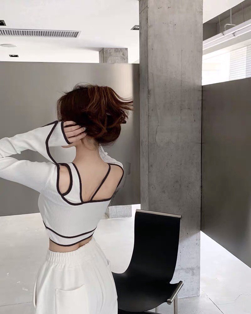 Áo croptop hở vai JUCO phối ống tay loe , croptop kiểu tay dài, áo kiểu nữ sang chảnh