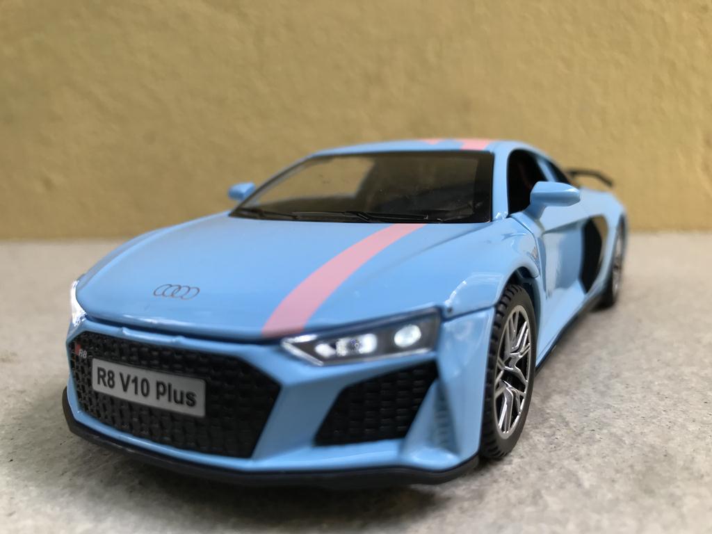 Mô hình xe ô tô audi r8 v10 plus 1:32