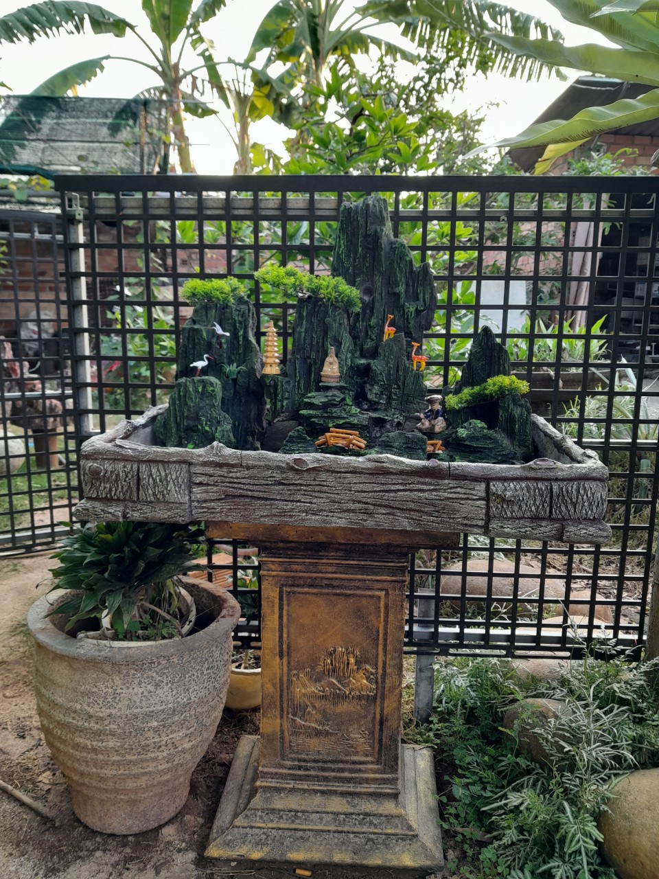 Hòn Non Bộ Hồ Cá Tặng Kèm Máy Bơm