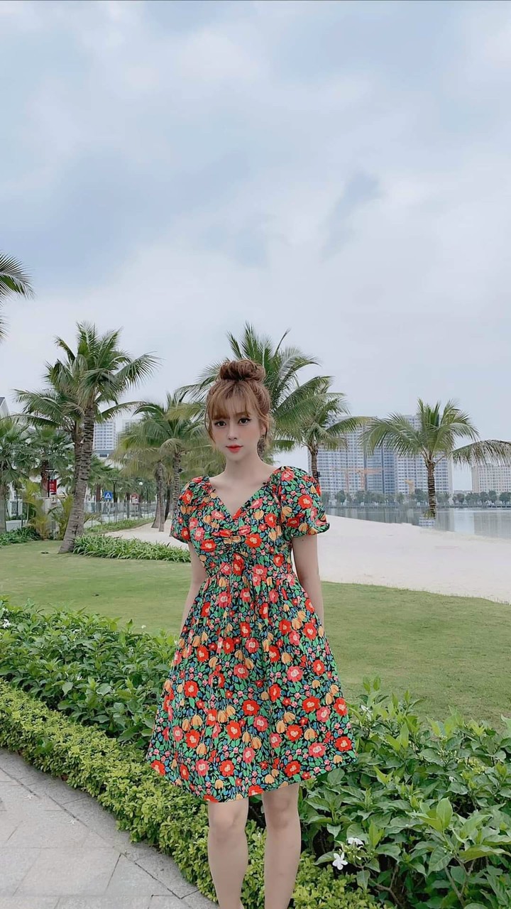 Đầm xòe trễ vai họa tiết hoa lá xinh xắn