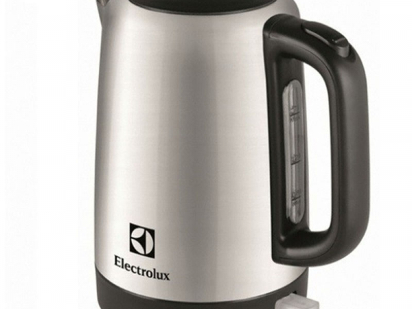 Ấm đun nước Electrolux EEK1505S - Hàng chính hãng