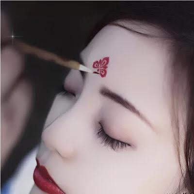 Chu sa dán trán cổ trang