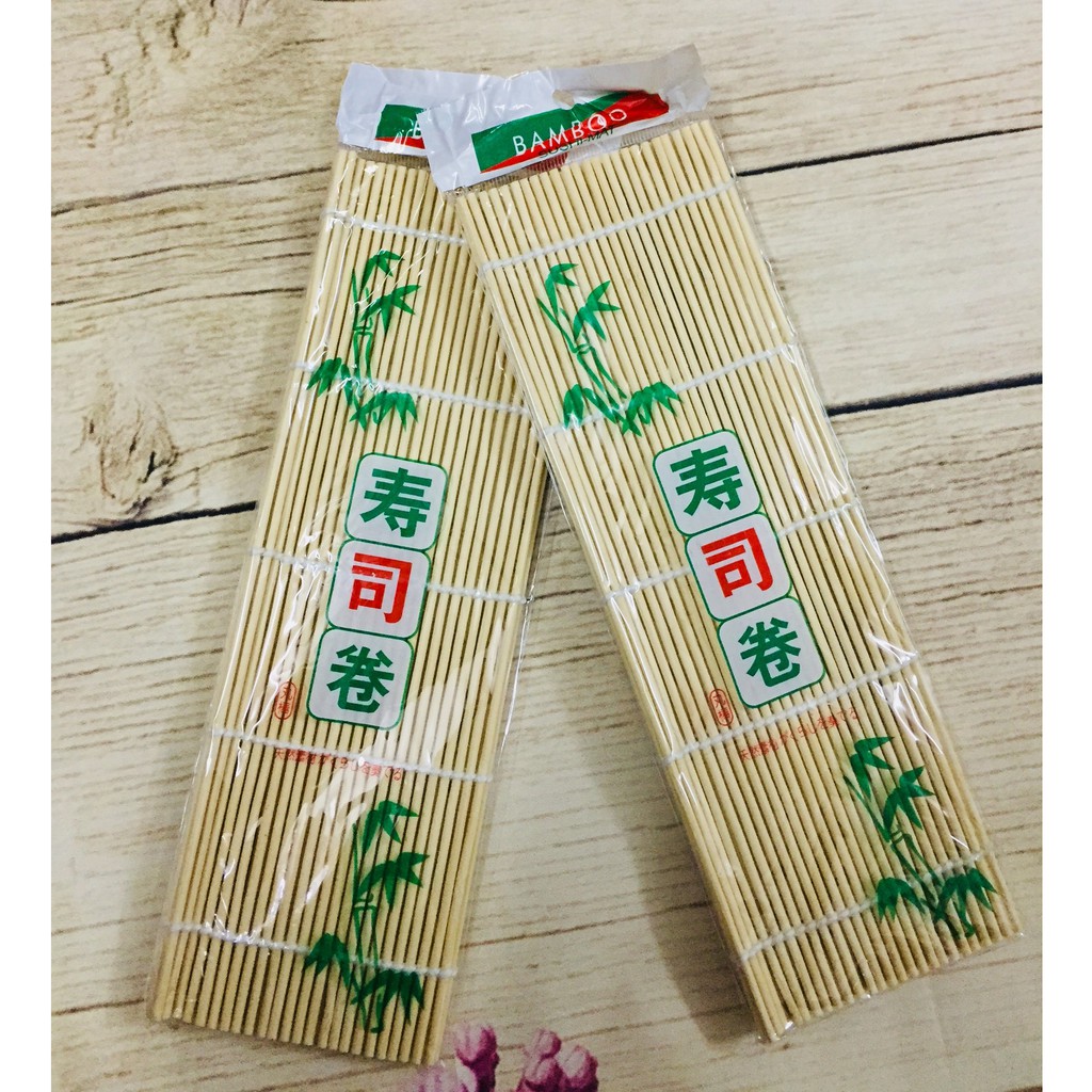 Mành tre cuộn cơm rong biển kimbap