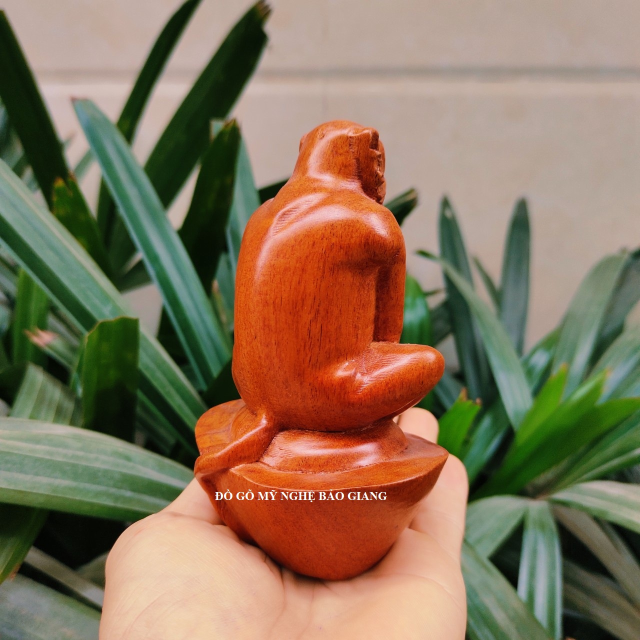 Tượng con khỉ gỗ hương 12 cm