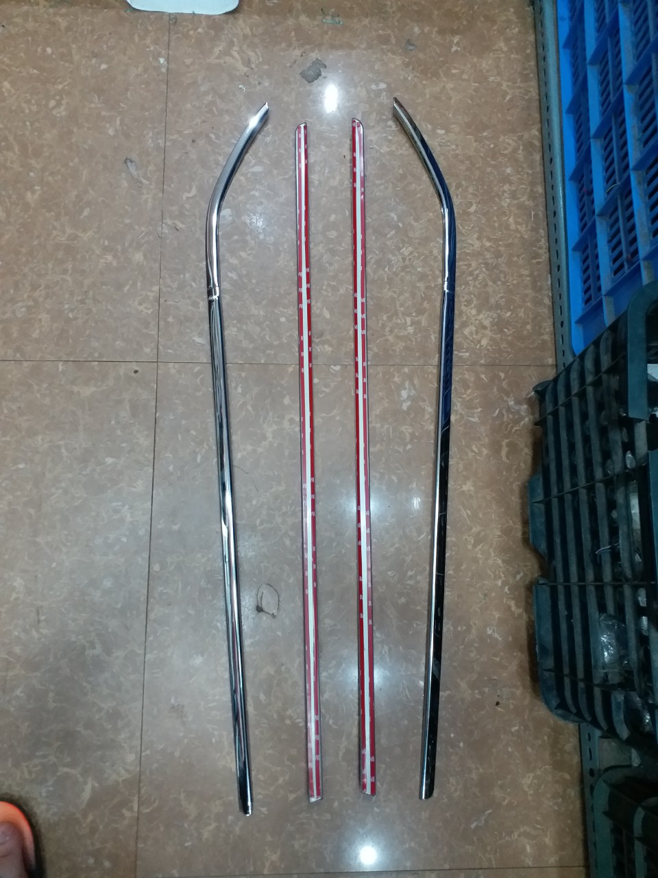 Bộ 4 Ốp nẹp viền chân kính inox xe Attrage 2014 đến 2021