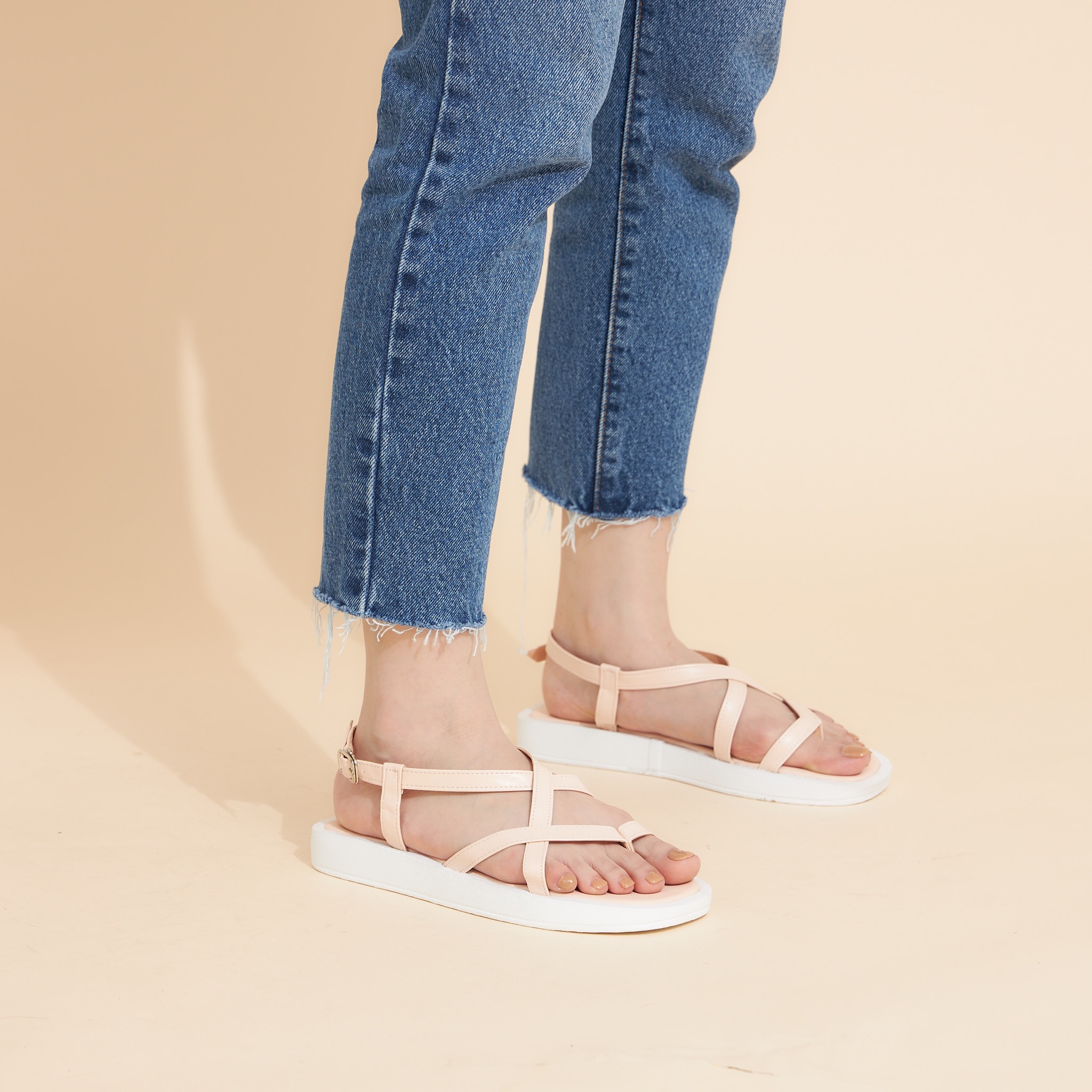 Giày sandal nữ mwc đế bánh mì quai dây xỏ ngón màu đen cá tính nusd- 2920