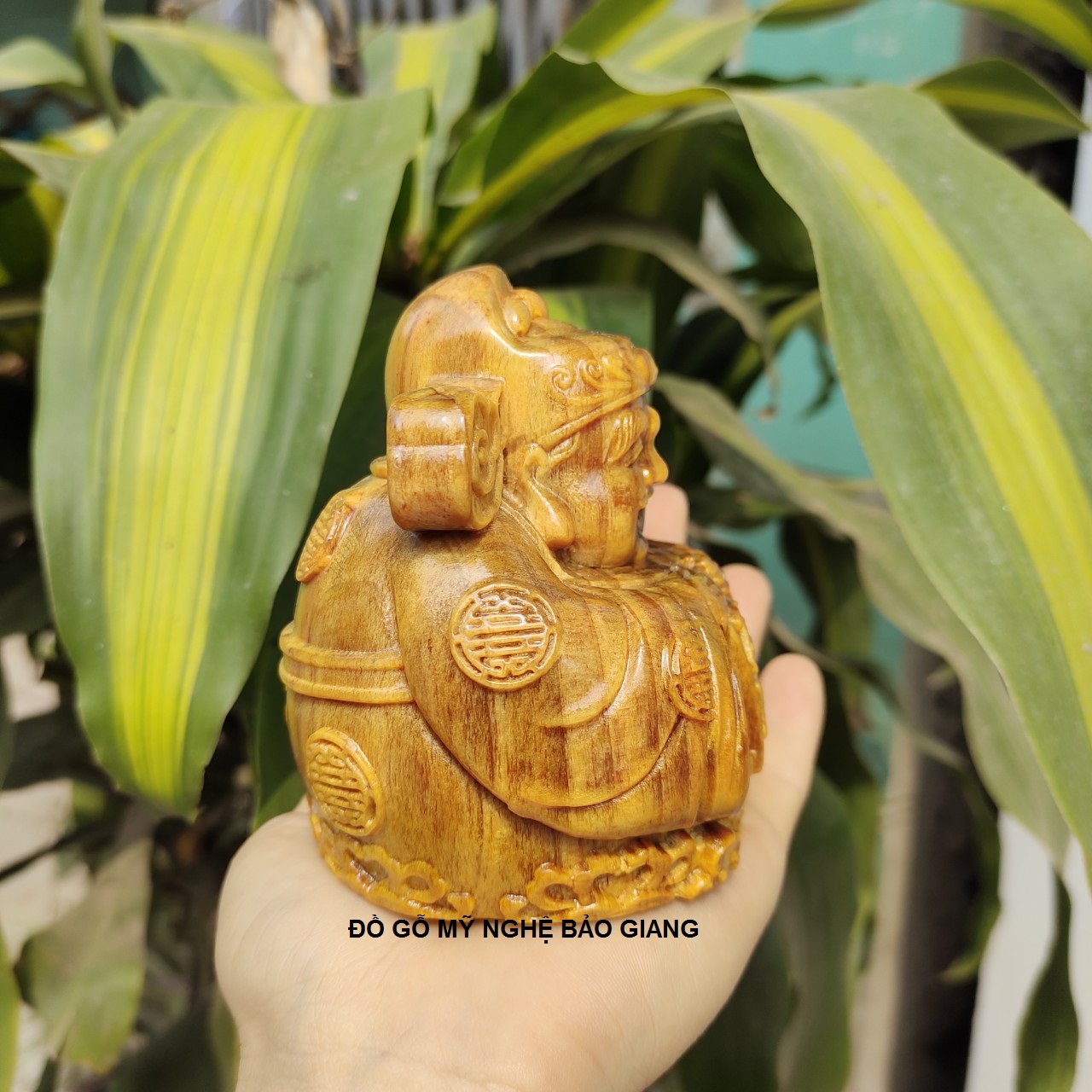 Tượng thần tài gỗ huyết long