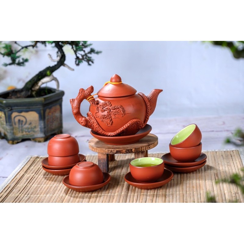 Bộ ấm chén tử sa đắp nổi tuyết tùng