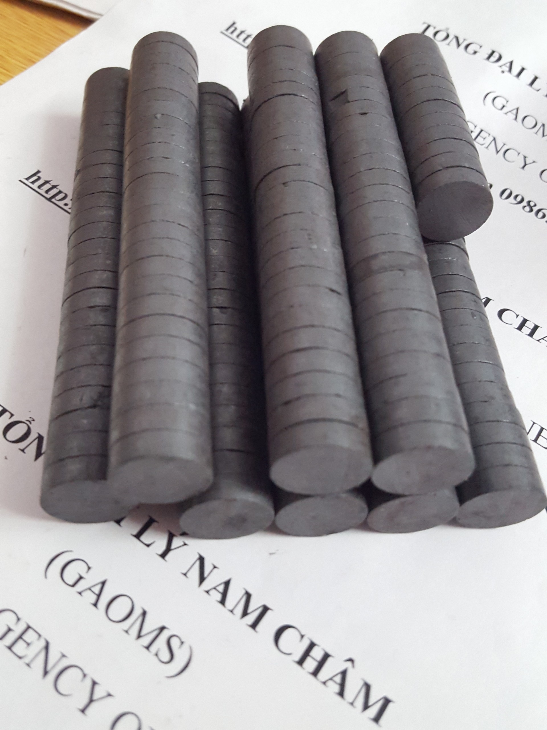 30 viên nam châm đen tròn 15x4mm
