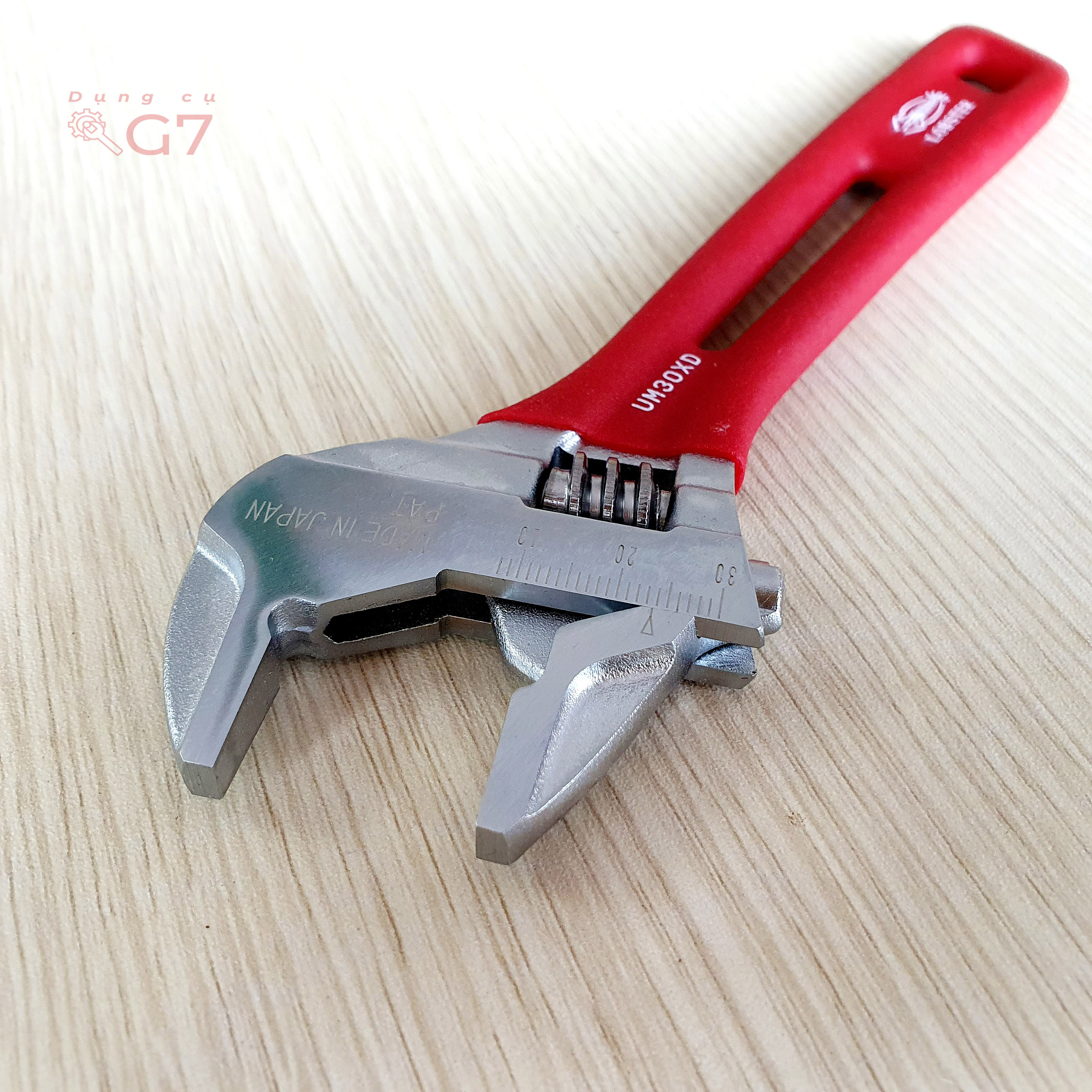 Mỏ lết Lobster UM30XD Made In Japan