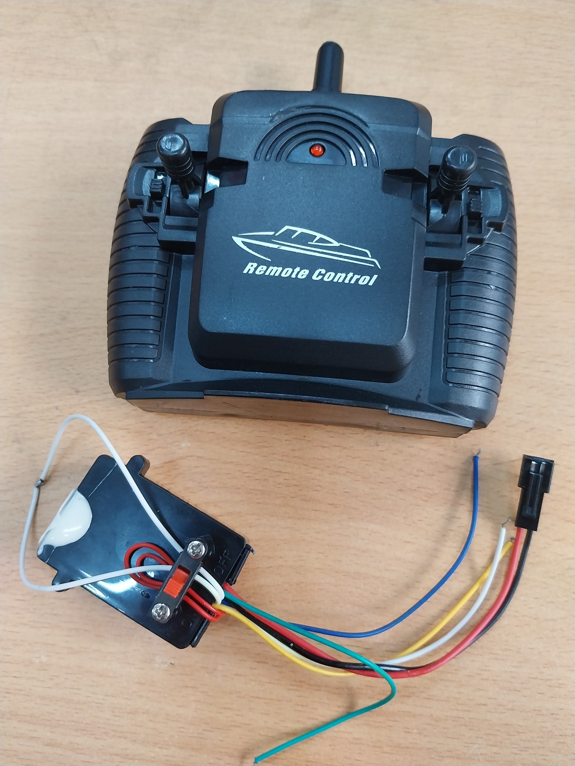 Mạch thu phát dùng để chế tạo tàu thủy điều khiển từ xa sóng 2.4 ghz