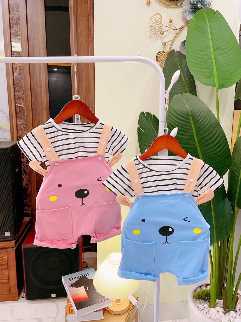 Yếm GẤU kèm áo thun cotton kẻ cho bé