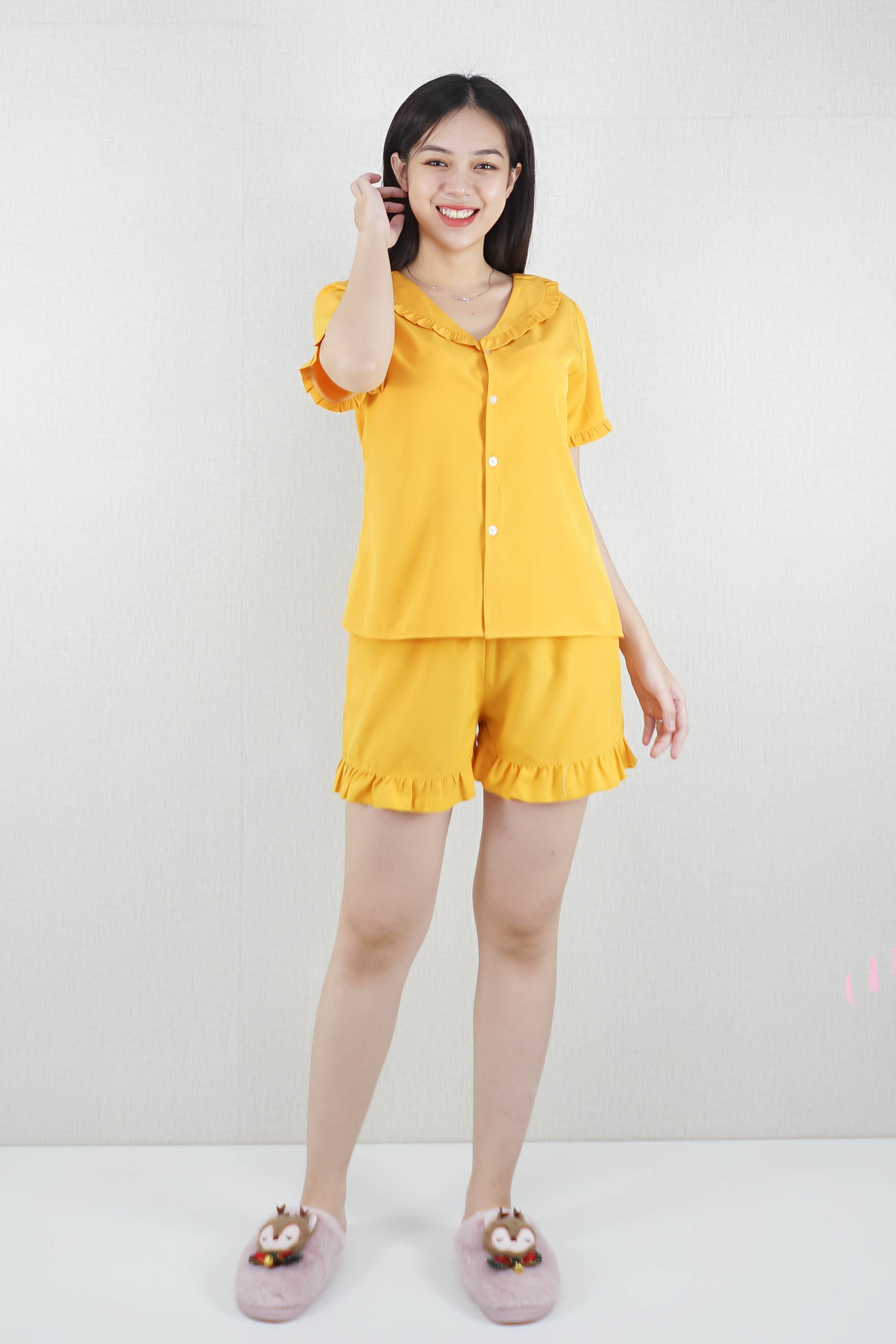 Bộ đồ pijama nữ quần ngắn tay ngắn màu vàng cổ sen bèo - vải lụa pháp cao cấp - cực kì dễ thương
