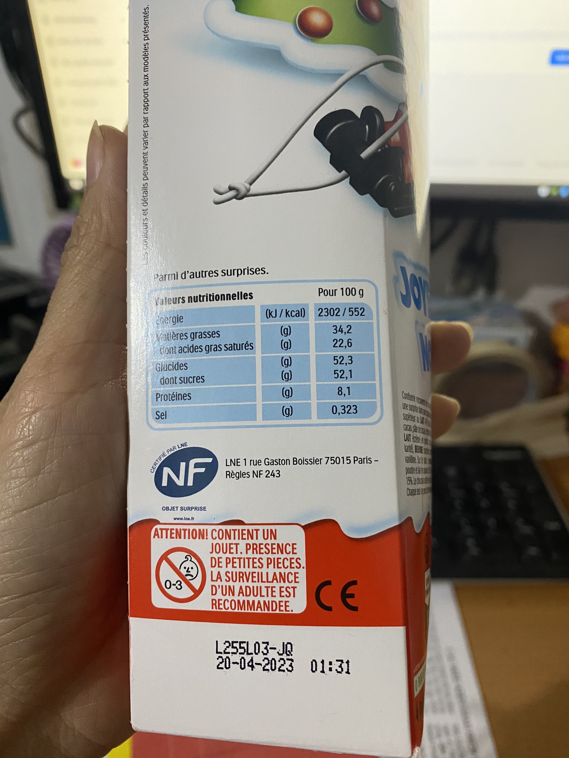 Trứng socola sữa Kinder hộp 4 quả- Pháp