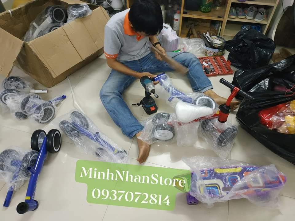 XE CHÒI CHÂN THĂNG BẰNG CHO BÉ MẪU RẺ
