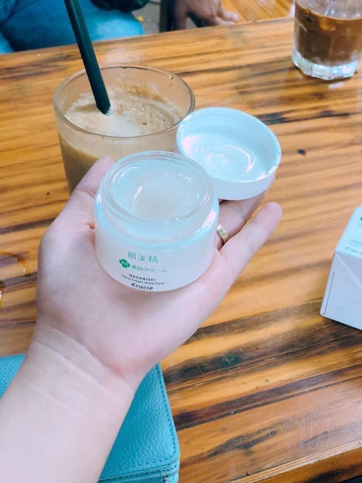 KEM ĐÁNH BAY MỤN - DƯỠNG TRẮNG KRACIE