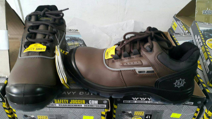 Giày bảo hộ cách điện 18KV Safety Jogger Pluto S3