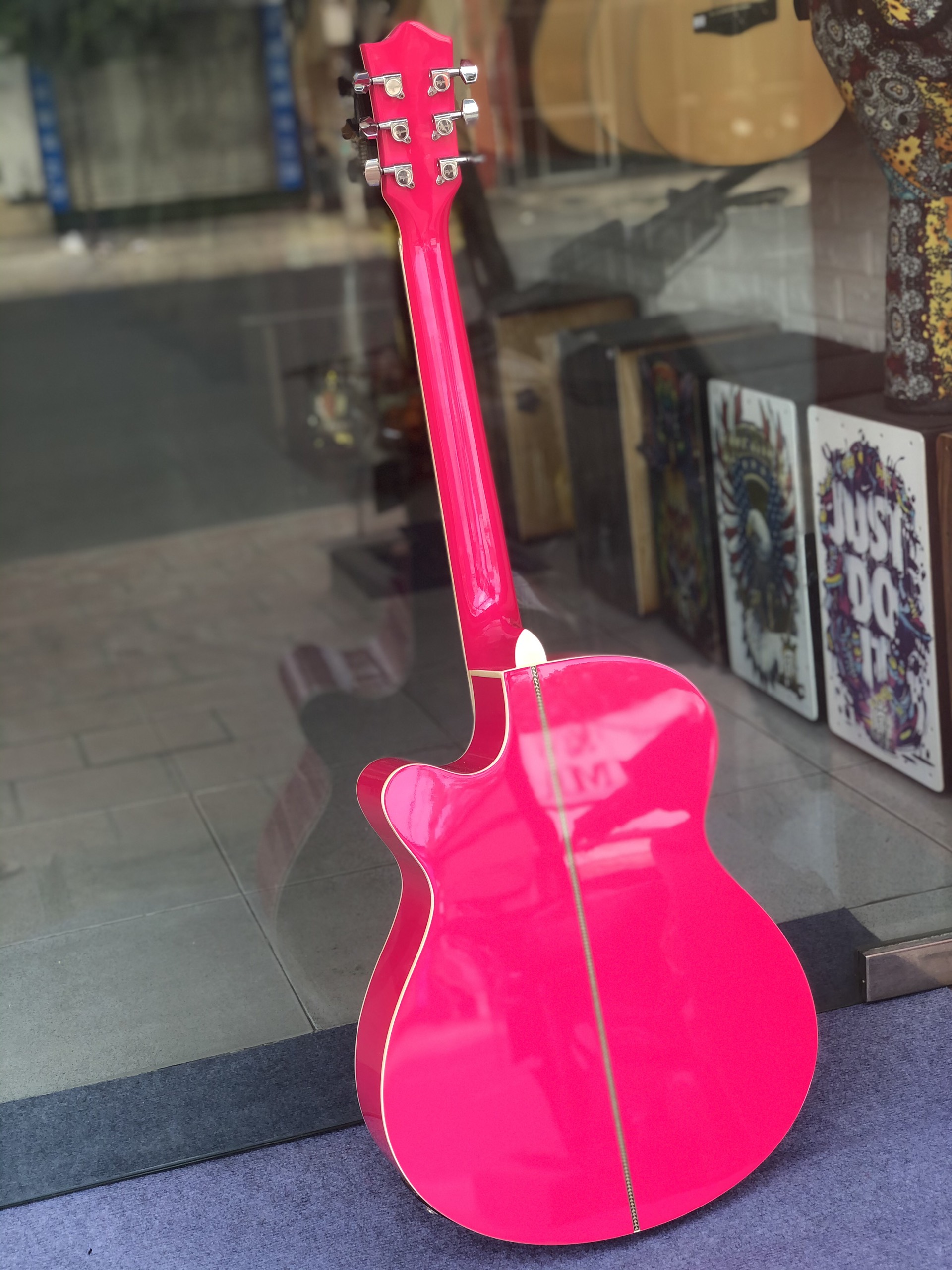 Thanh lý Guitar Tagima hồng