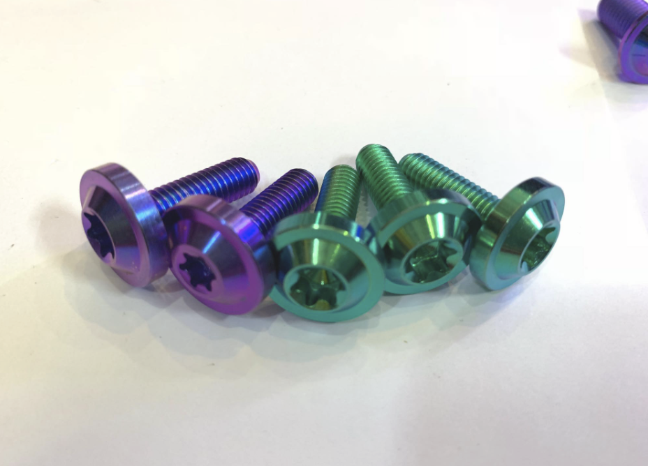 1 con ốc titan gr5 6li15 6li20 6li10 dù to titanium gắn dàn áo honda  bửng  baga   nắp nồi trước tay ga