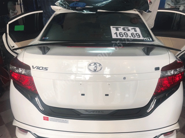 Đuôi gió thể thao Toyota Vios có Đèn - Mộc