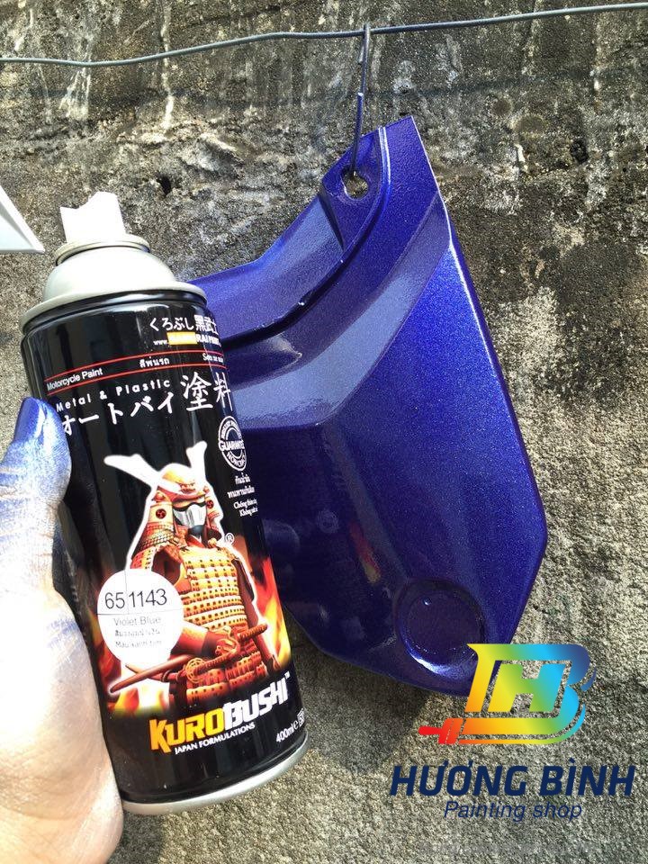 Sơn xịt Samurai màu Xanh Tím - 1143 (cần sử dụng với nền màu Bạc mới lên được màu chuẩn và đẹp)