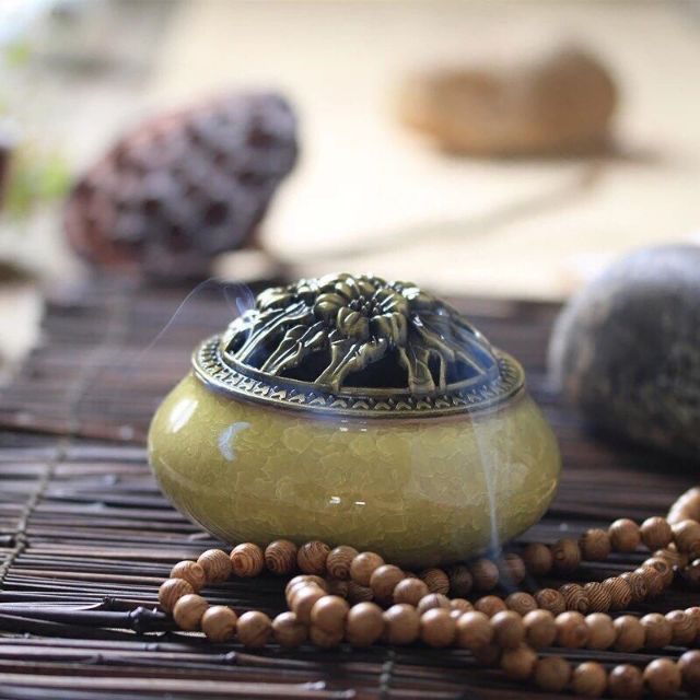 Lư gốm xông trầm